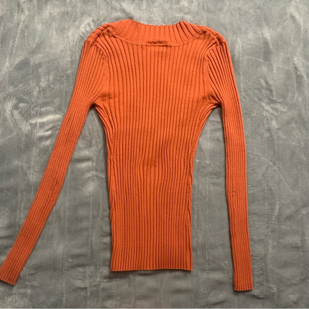 🎀Burnt Orange Ribbed V neck Sweater - Picture 2 of 9